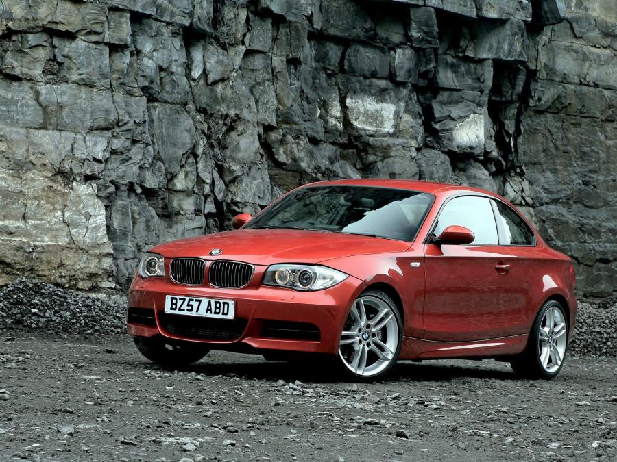  BMW 135i Coupe 2008 года  (UK) (фото 8 из 11)